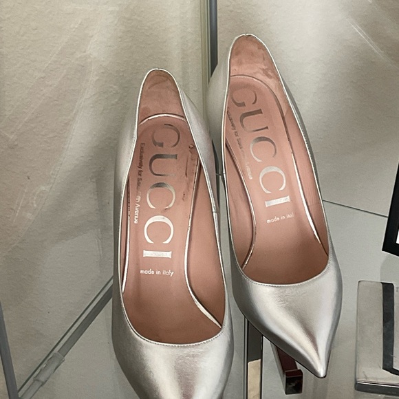 GUCCI Virginia with Removable Crystal Hearts Pumps - Picture 3 of 9